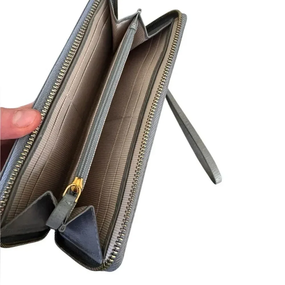 Margot New York Gabby Leather Ziparound Wallet Wristlet Grey